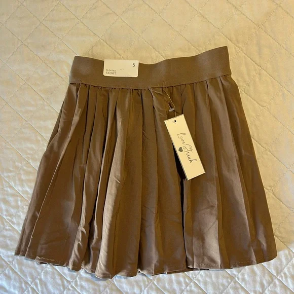 Elegant Brown Pleated Skort - Picture 2 of 9